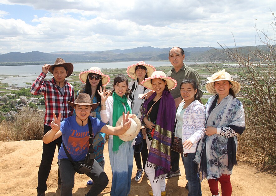 博深皮具運(yùn)營部團(tuán)隊(duì)拉市海合照